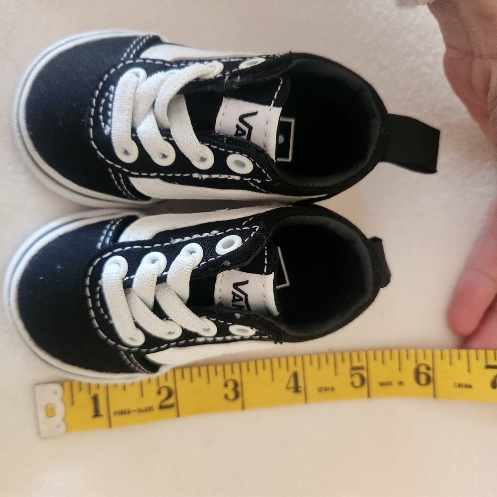 Baby Vans size 2